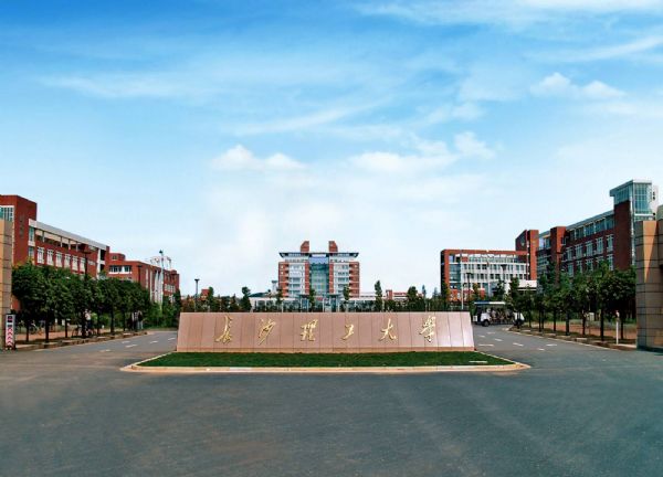 長沙理工大學—格力空氣能中央熱水設(shè)備